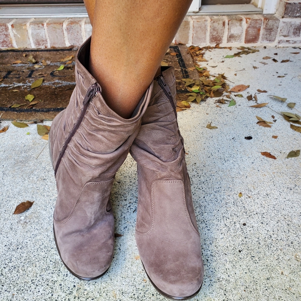 Naot Insulated Soft Leather Suede Zip Up Boots